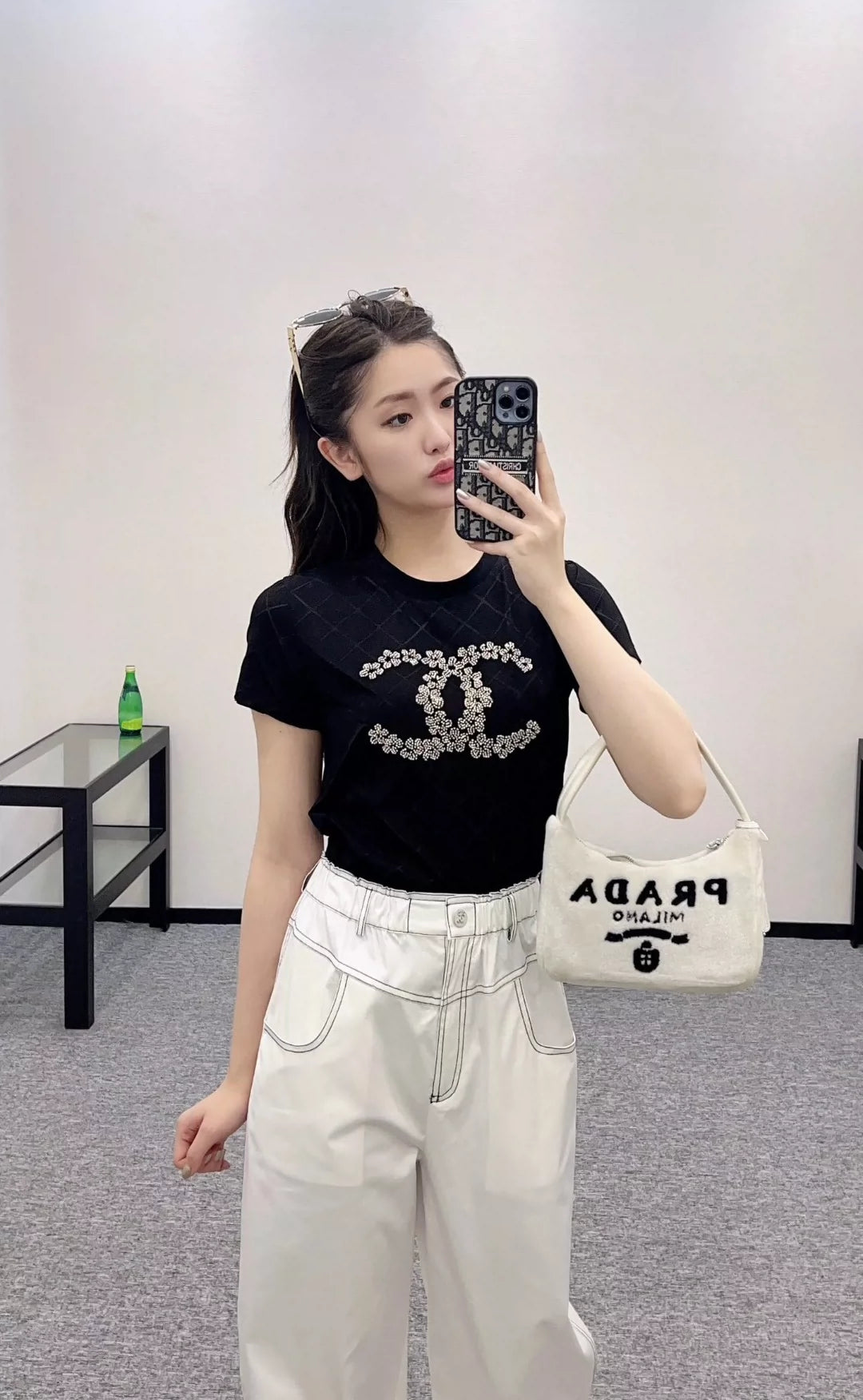 C 25  Heavy-duty beaded lattice round neck T-shirt
