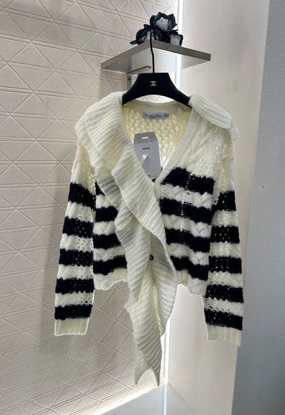 D 25 Irregular lace collar knit top