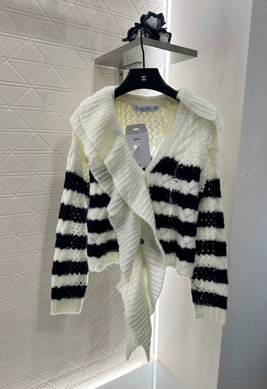 D 25 Irregular lace collar knit top