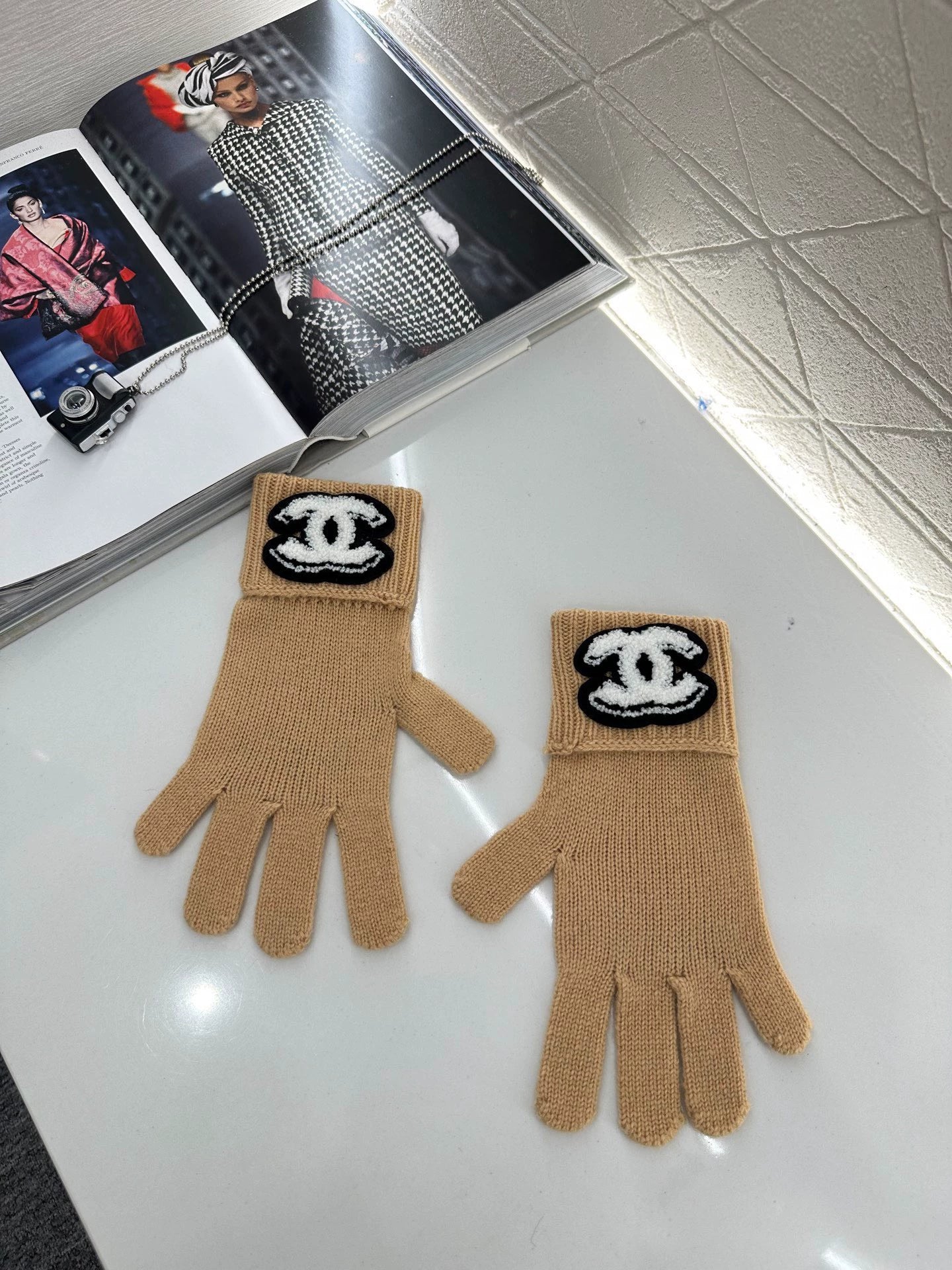 C 25 Logo Cashmere Gloves