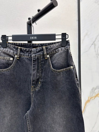 D 25 Damaged loose jeans