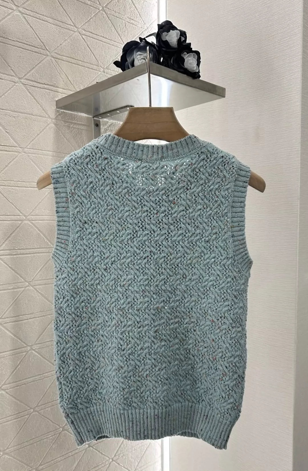 C 25 Leaf Knit Vest