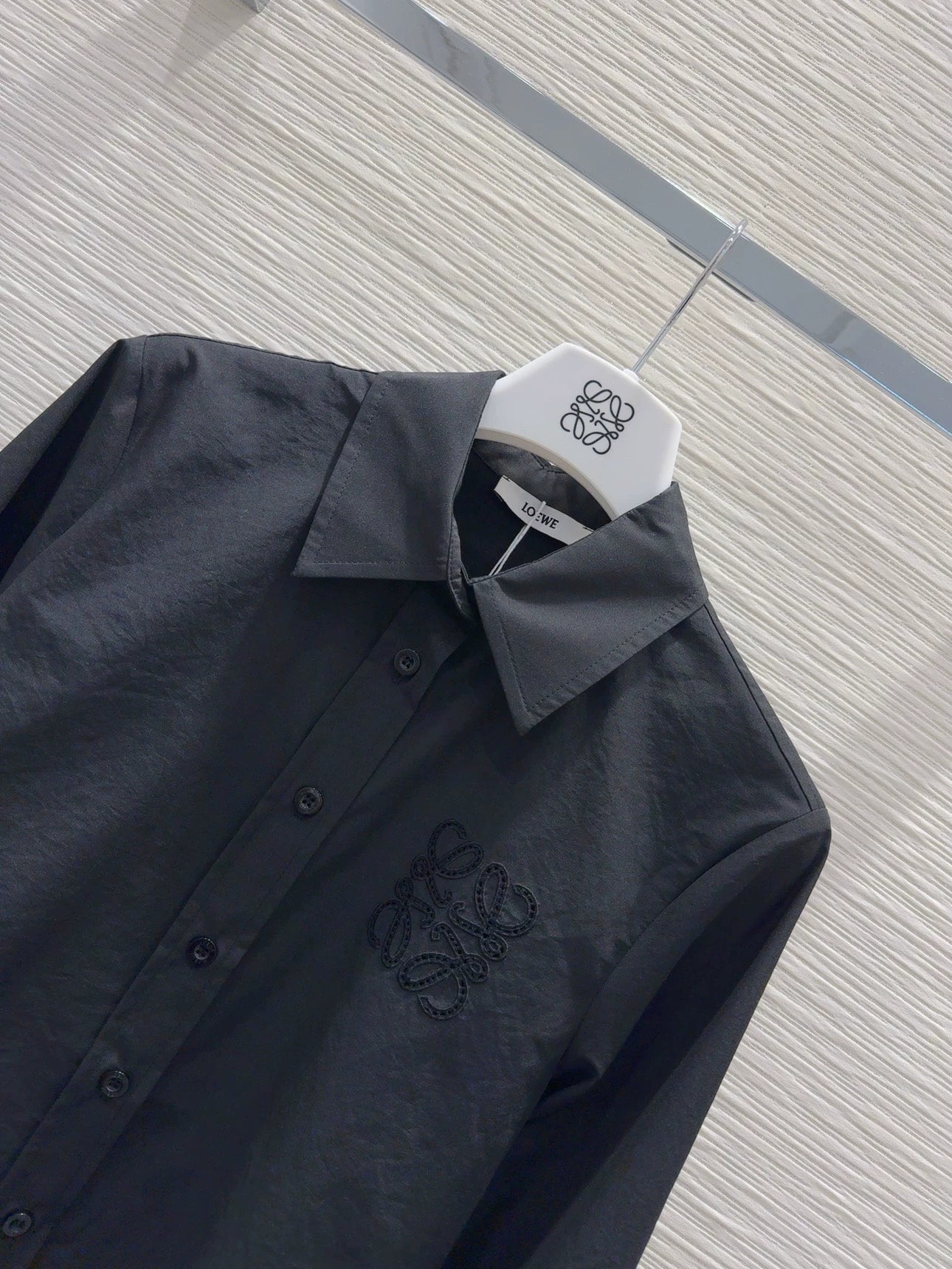 LO 25 New Back Hem Shirt