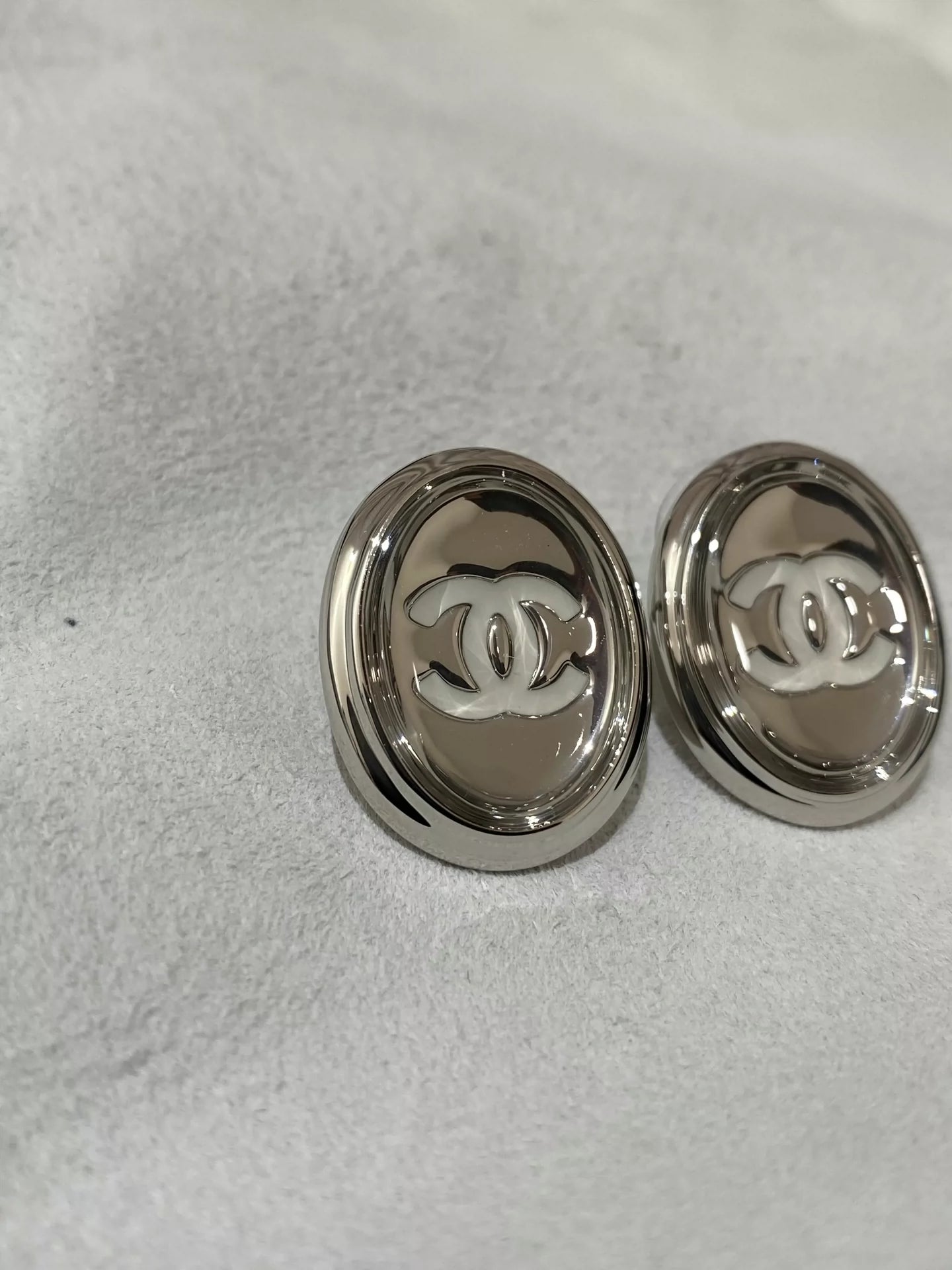 C 25 White Gold Oval Mirror Stud/Ear Clip
