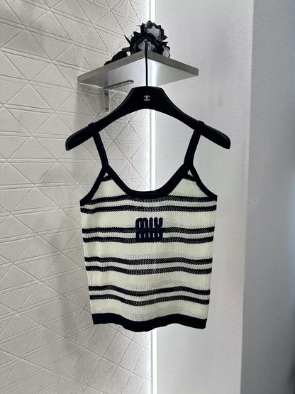 M 25 Two-piece camisole knitted cardigan