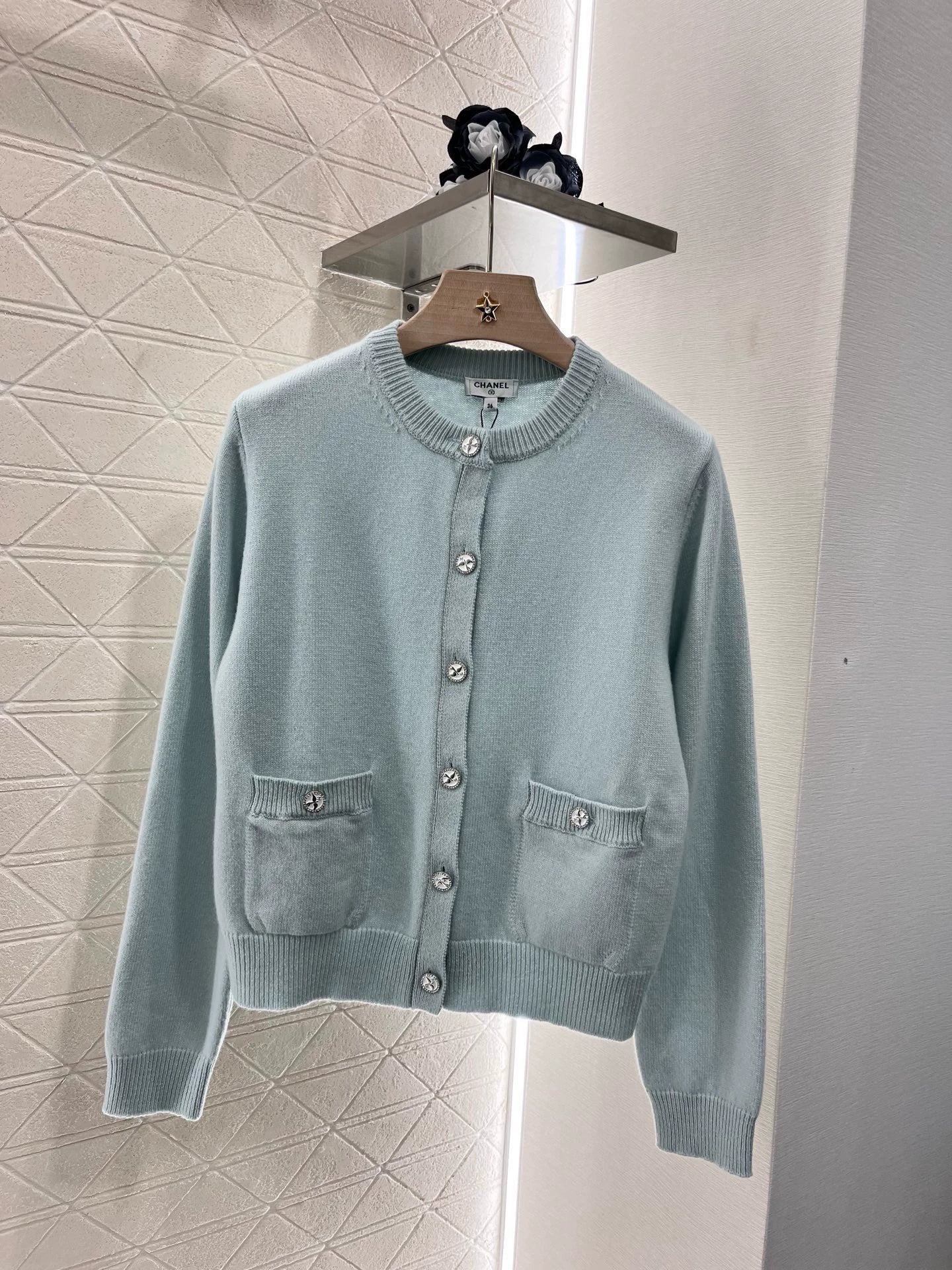 C 25 New knitted cardigan (light green, blue)