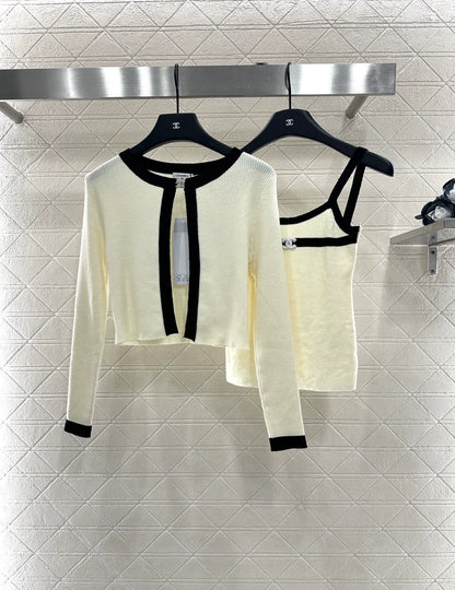 C 25 Two-piece knitted cardigan set with suspenders