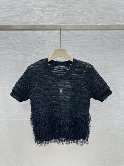 25 New Cutout Knit Splicing Tassel Metal Logo Vest