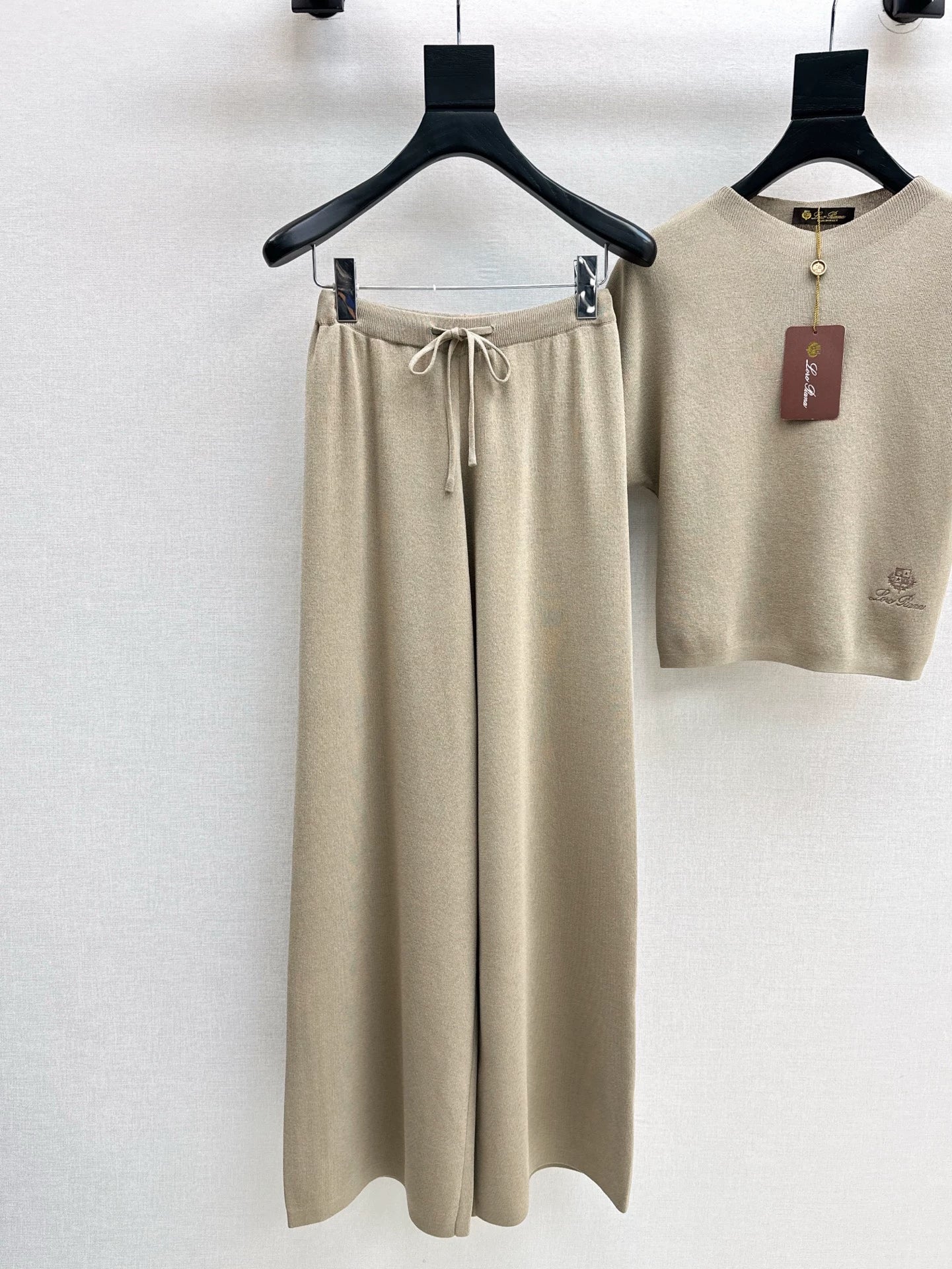 Lor 25 Frühling/Sommer Neuer High-End-Strickanzug im minimalistischen Stil 
