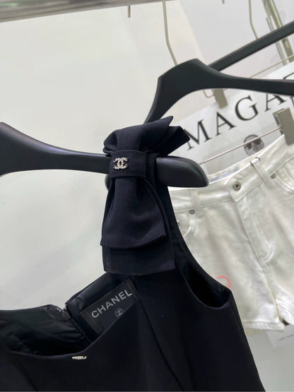 C 25 Shoulder bow black skirt