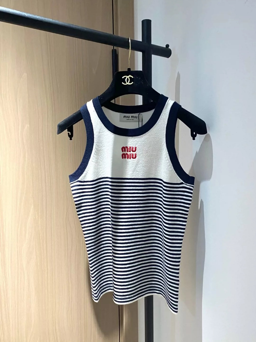 M 25 new striped vest