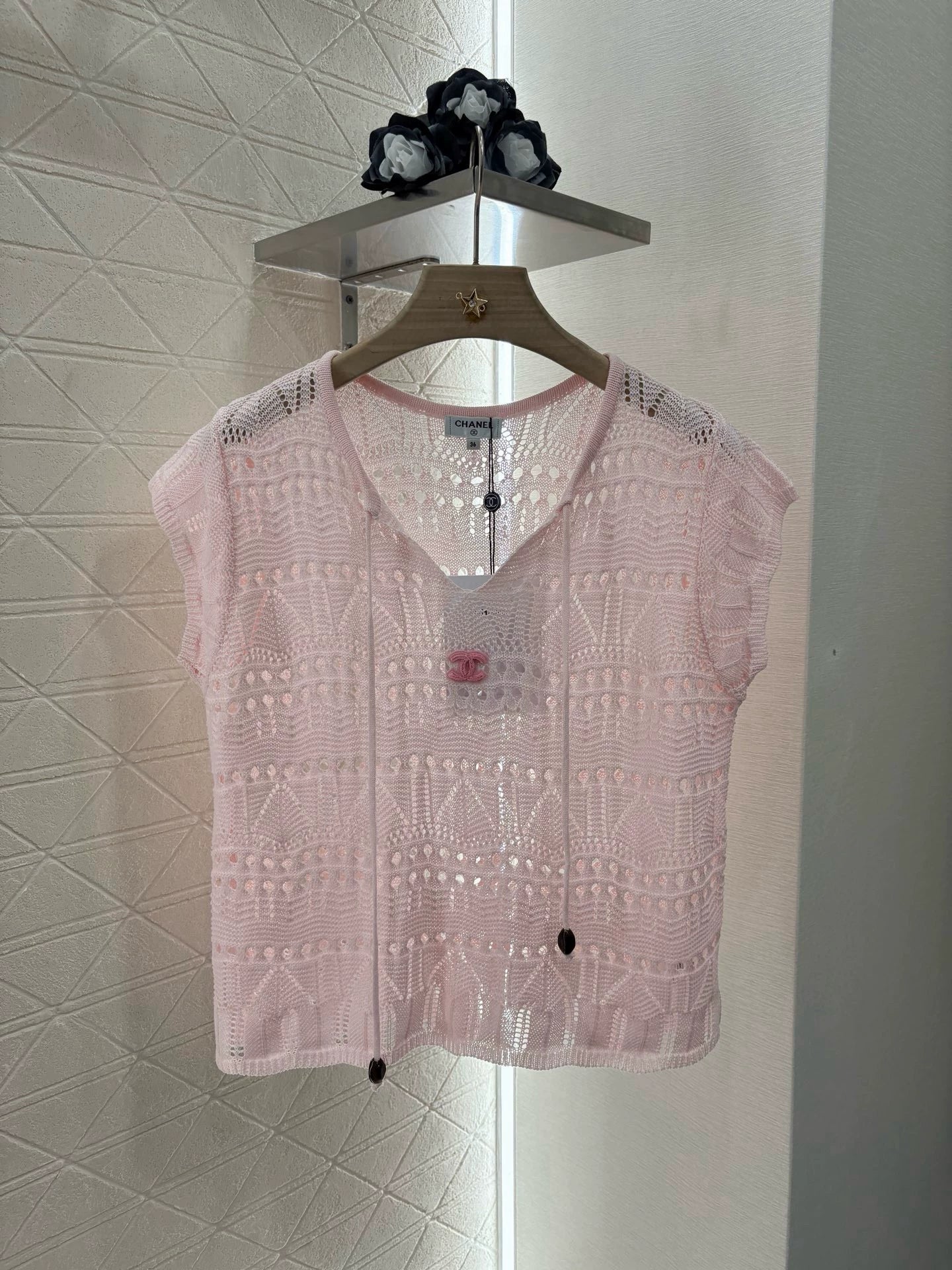C 25 Neues Stricktop mit Schnürung und Cut-Outs 