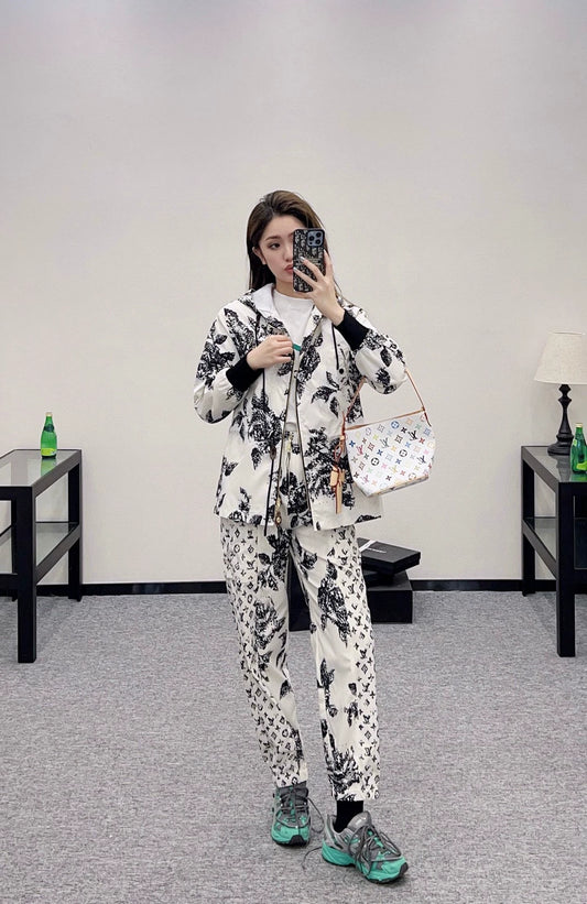 L 25 Hooded printed jacket and trousers set