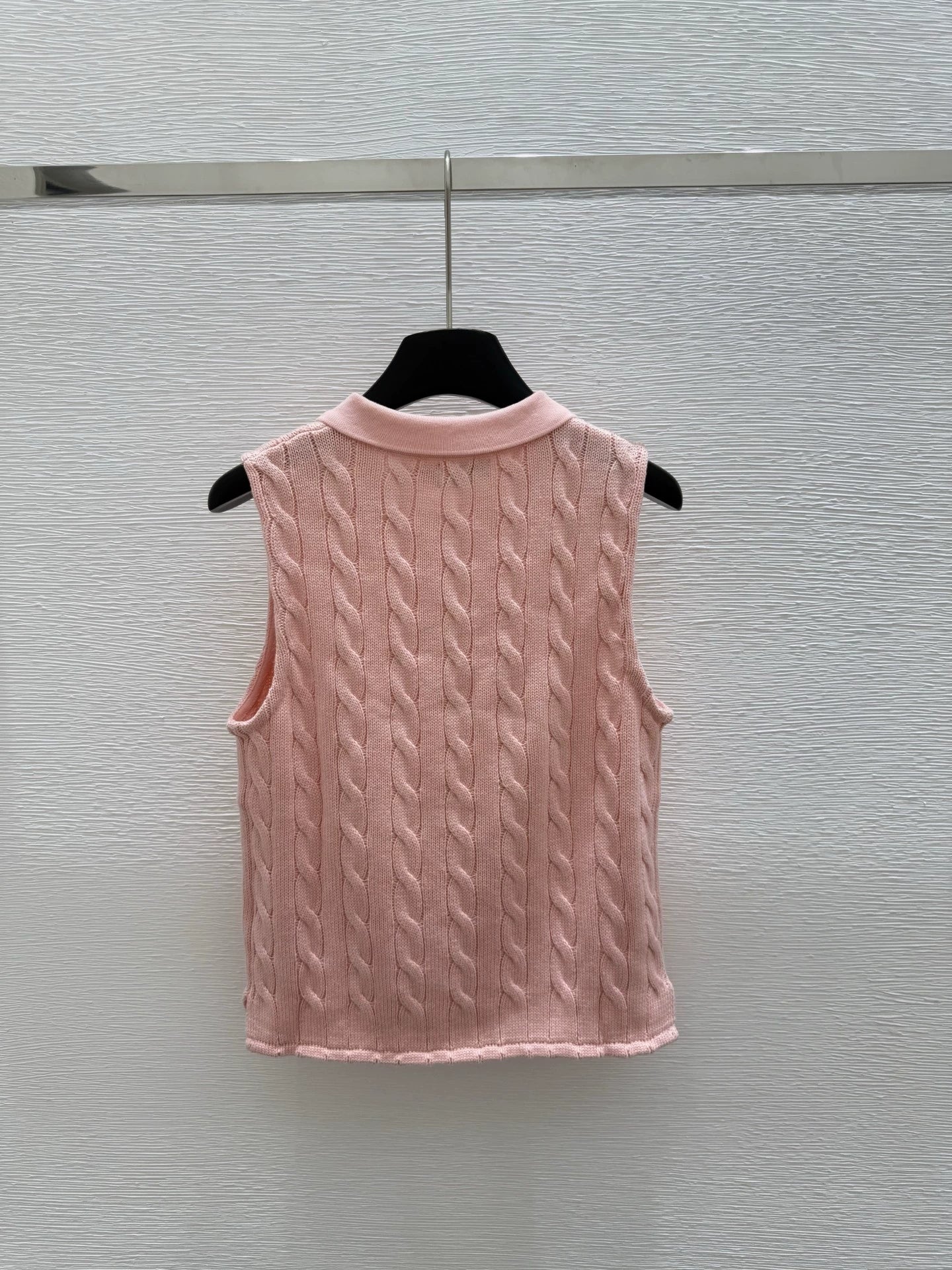 ra 25 New Embroidered Twist Lapel Sleeveless Knit Tank Top