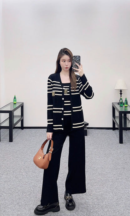 Mi 25 Three-piece suspender knitted cardigan and trousers set