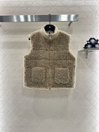 MO 25 Plush Zipper Down Vest