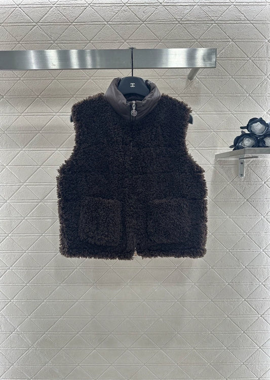MO 25 Plush Zipper Down Vest