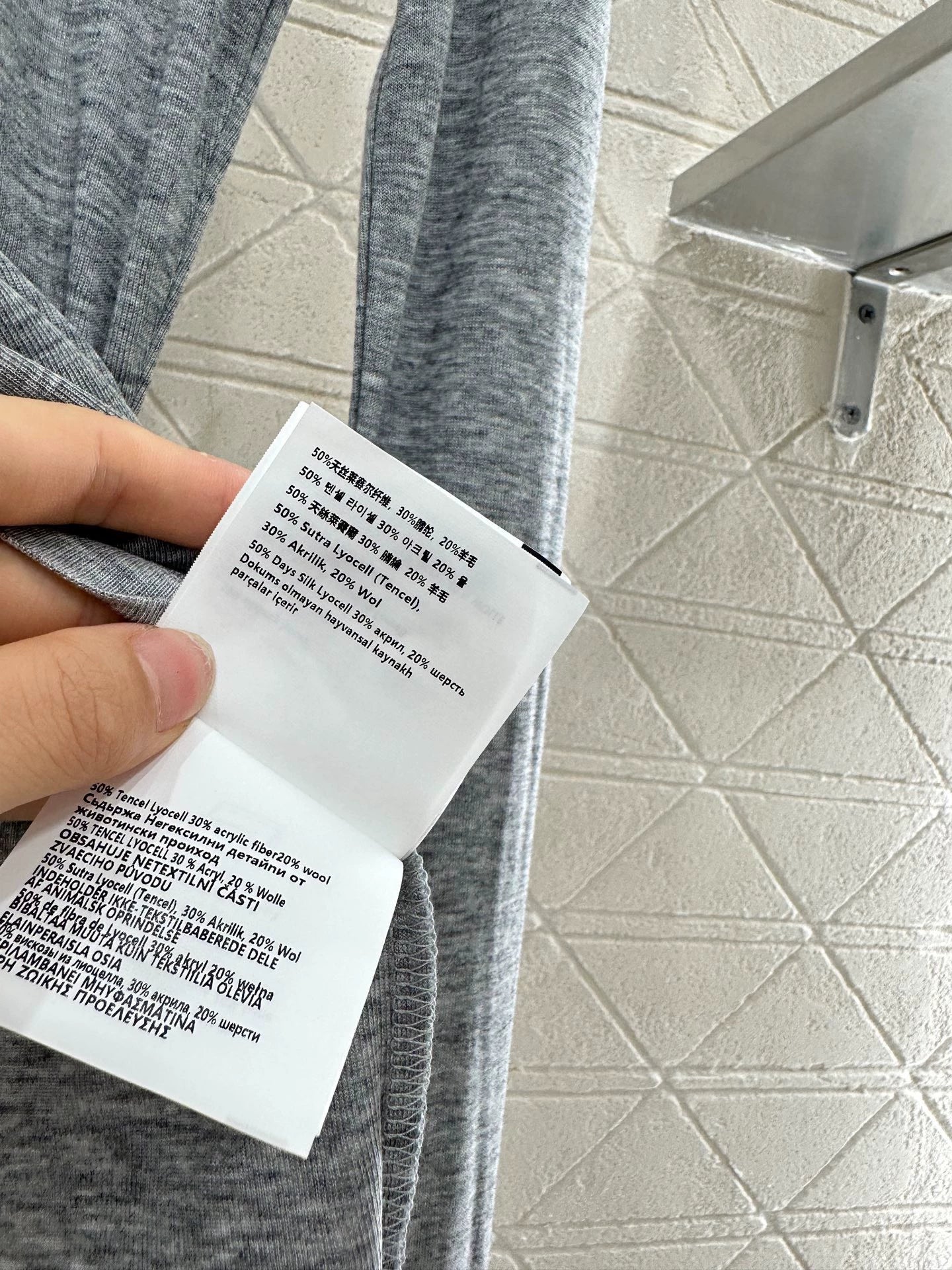 M 25 Simple, lettered, slim-fit base layer