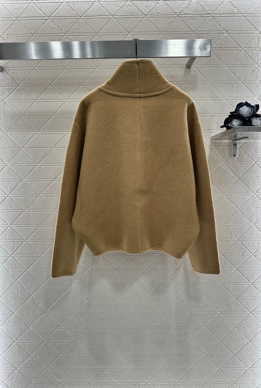L 25 Buckled double-sided cape coat