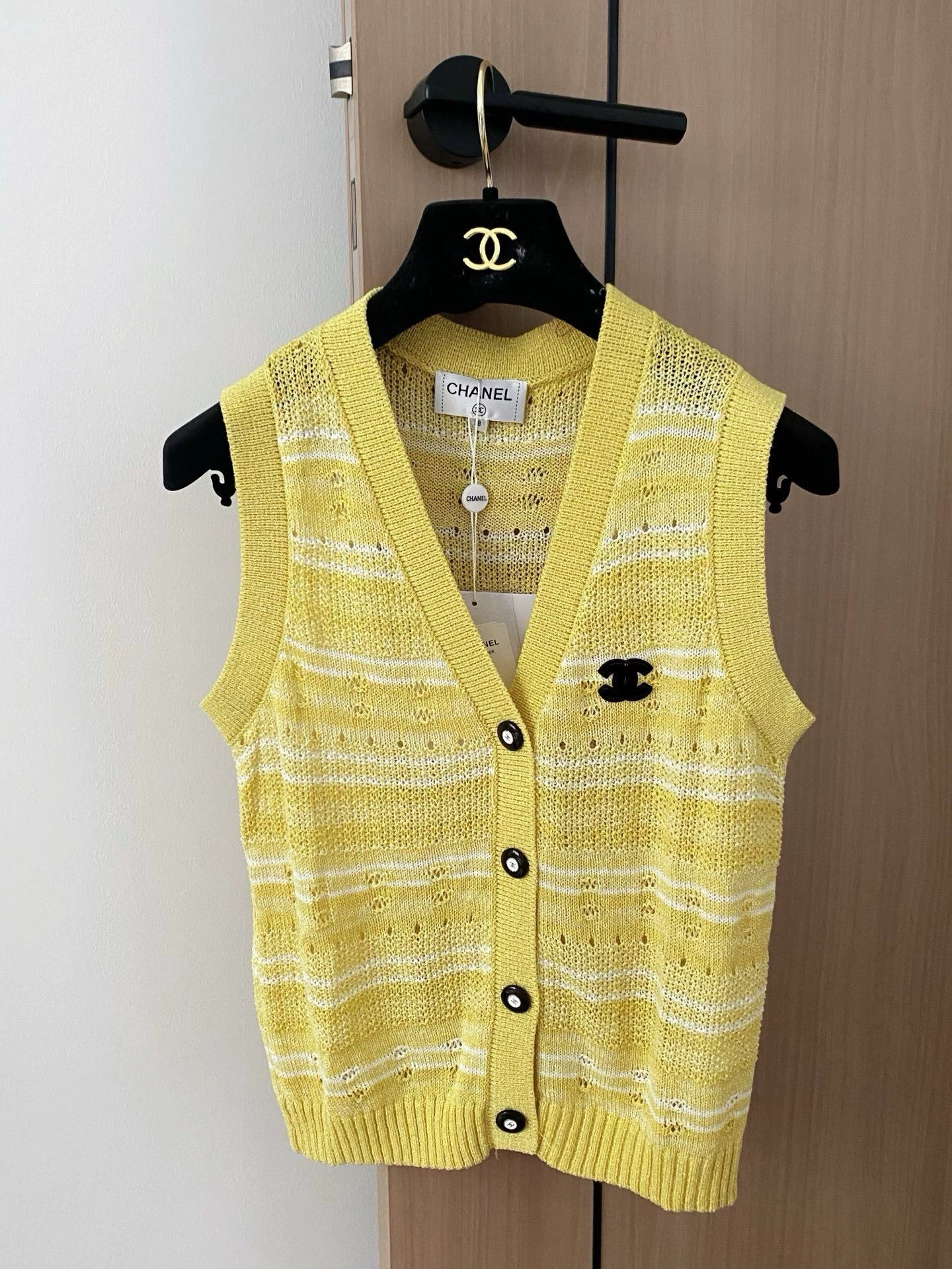 C 25 New Tricolor Hollow Out Vest