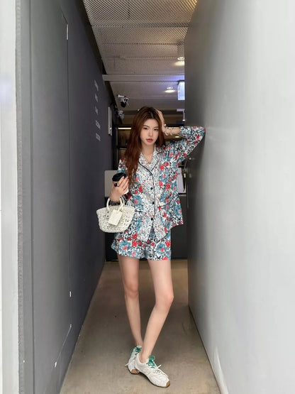 L 25 Floral Prints Shorts