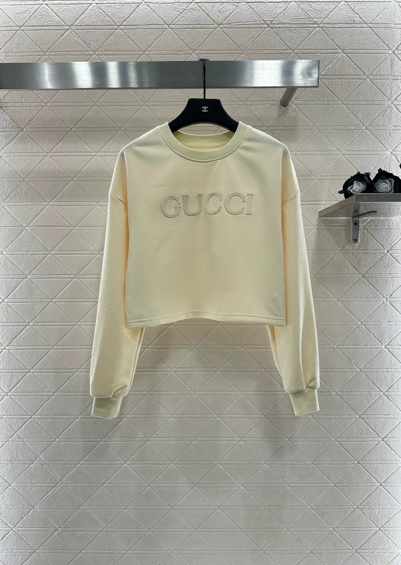 G 25 Round neck embroidered sweatshirt and trousers set