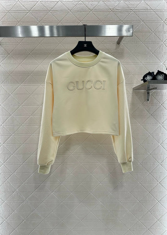 G 25 Round neck embroidered sweatshirt and trousers set