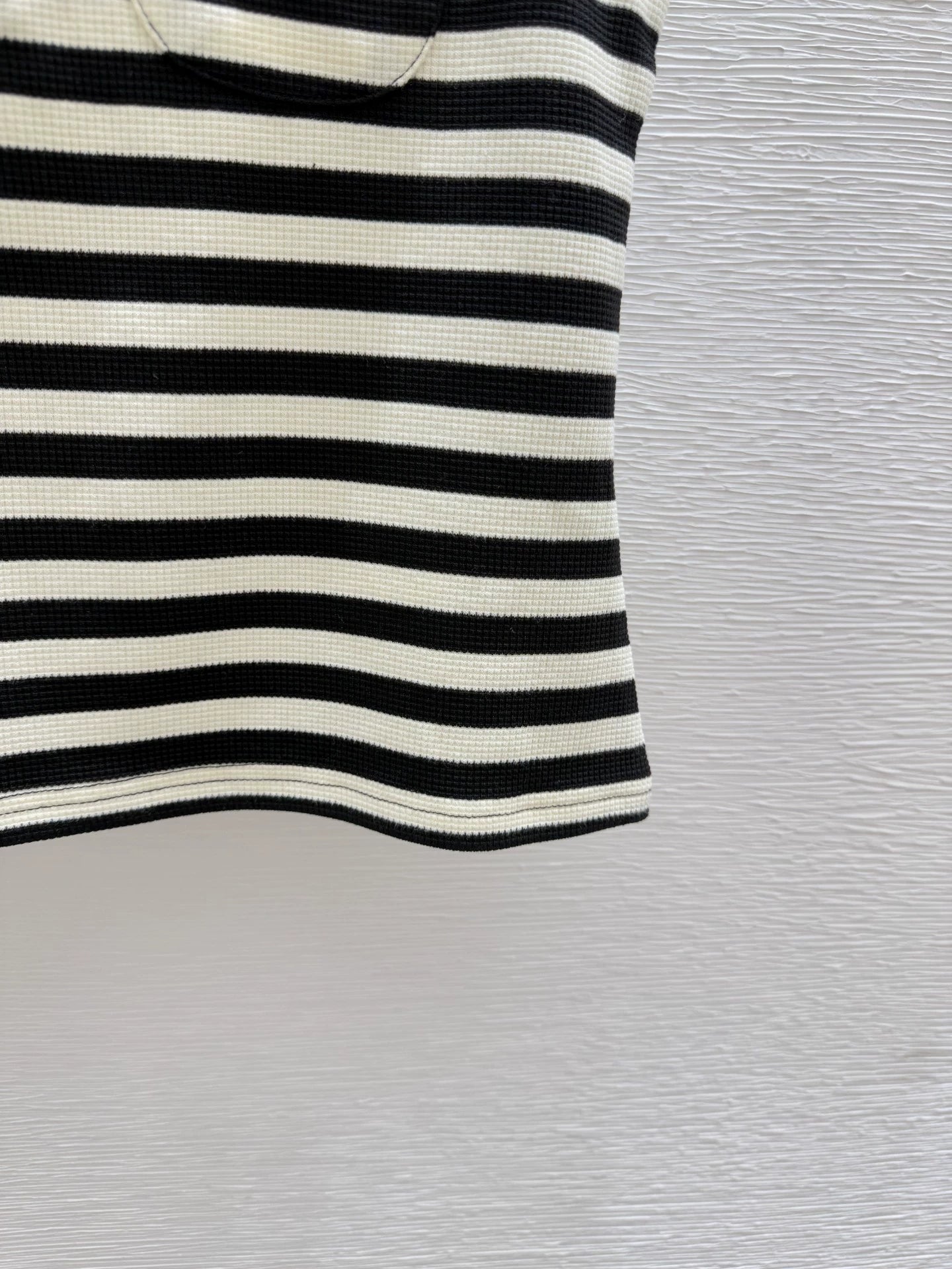 CE 25 new contrast striped button pocket knitted vest