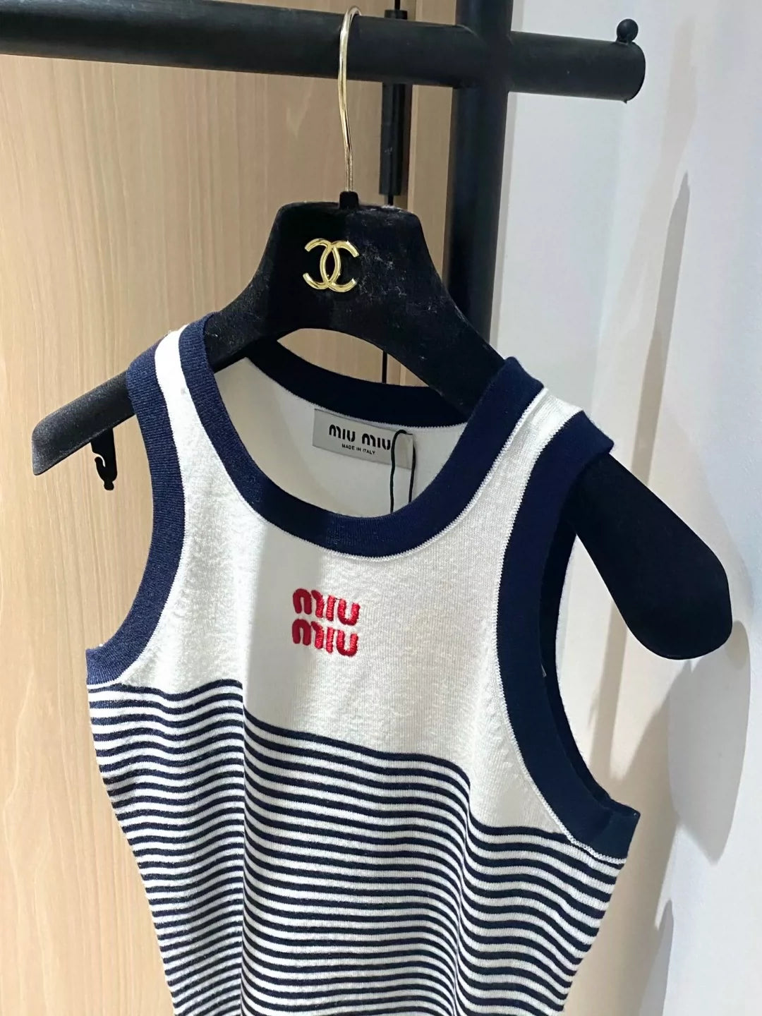 M 25 new striped vest