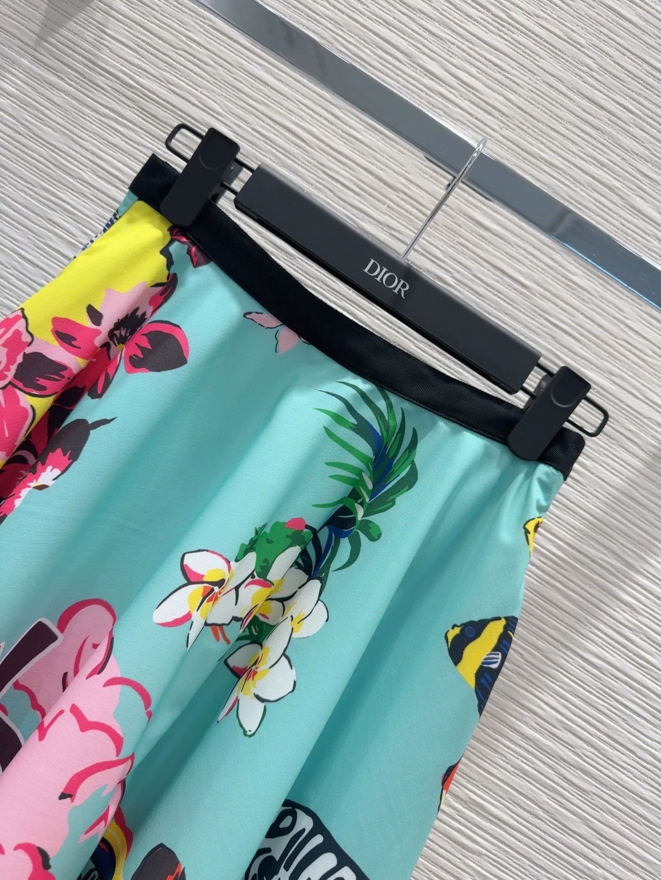 D 25 new style painted print long skirt