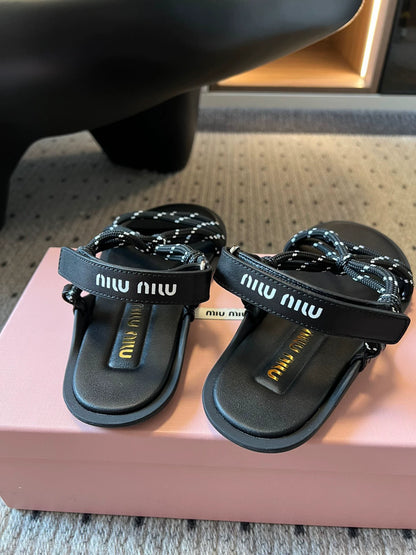 M 25 new summer simple and versatile knotted sandals and flat slippers