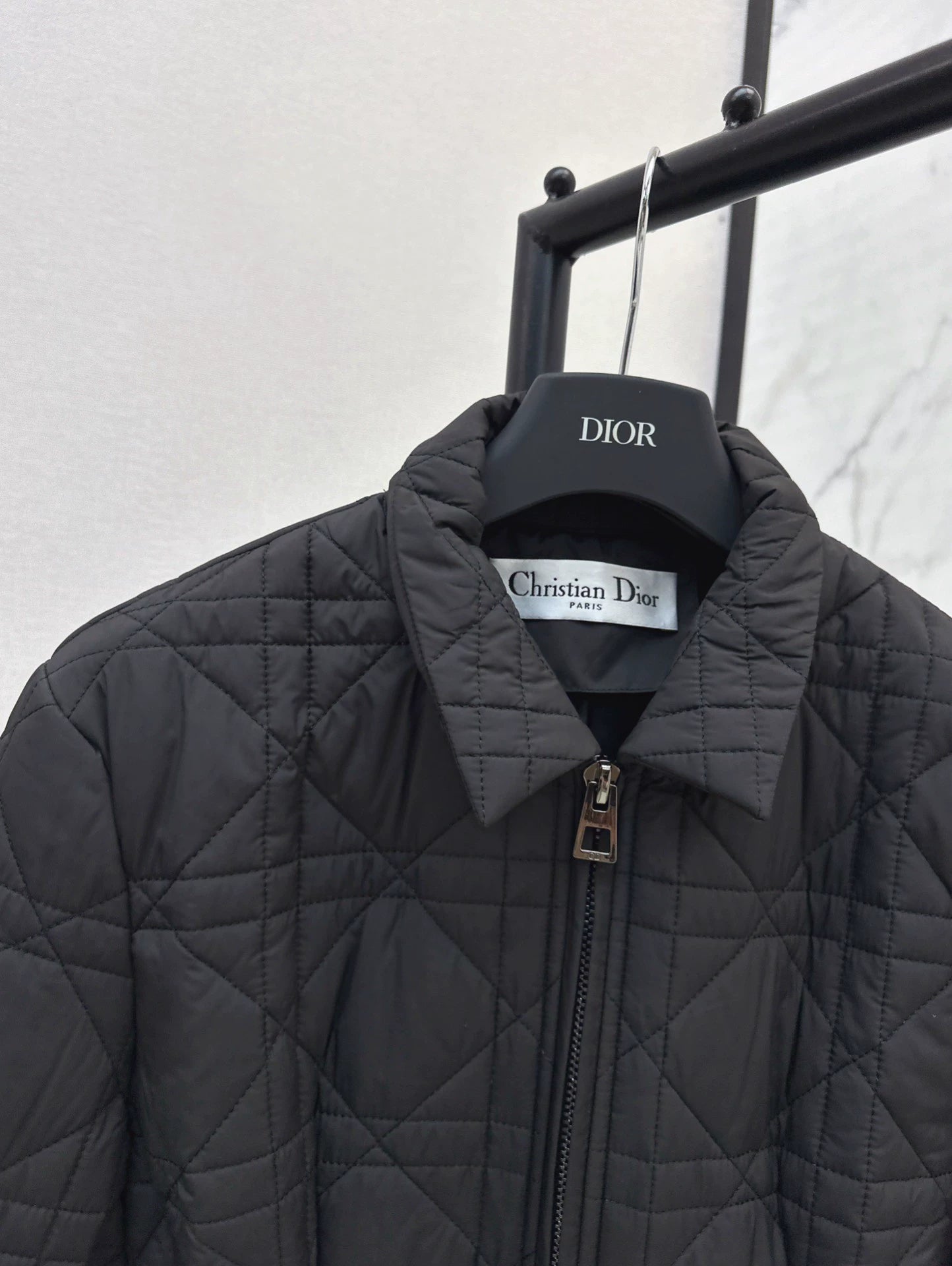 D 25fw Embroidered logo padded jacket