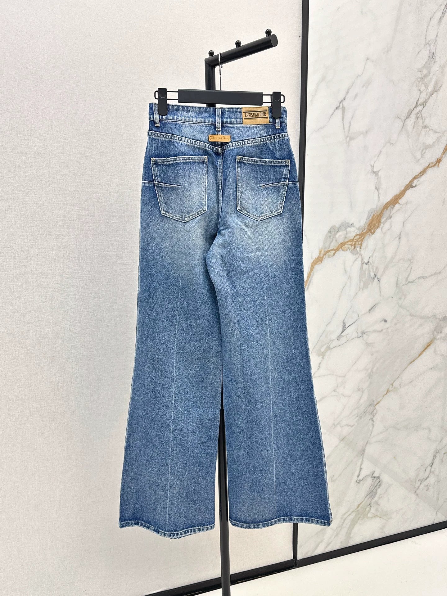 D 25 Damaged loose jeans