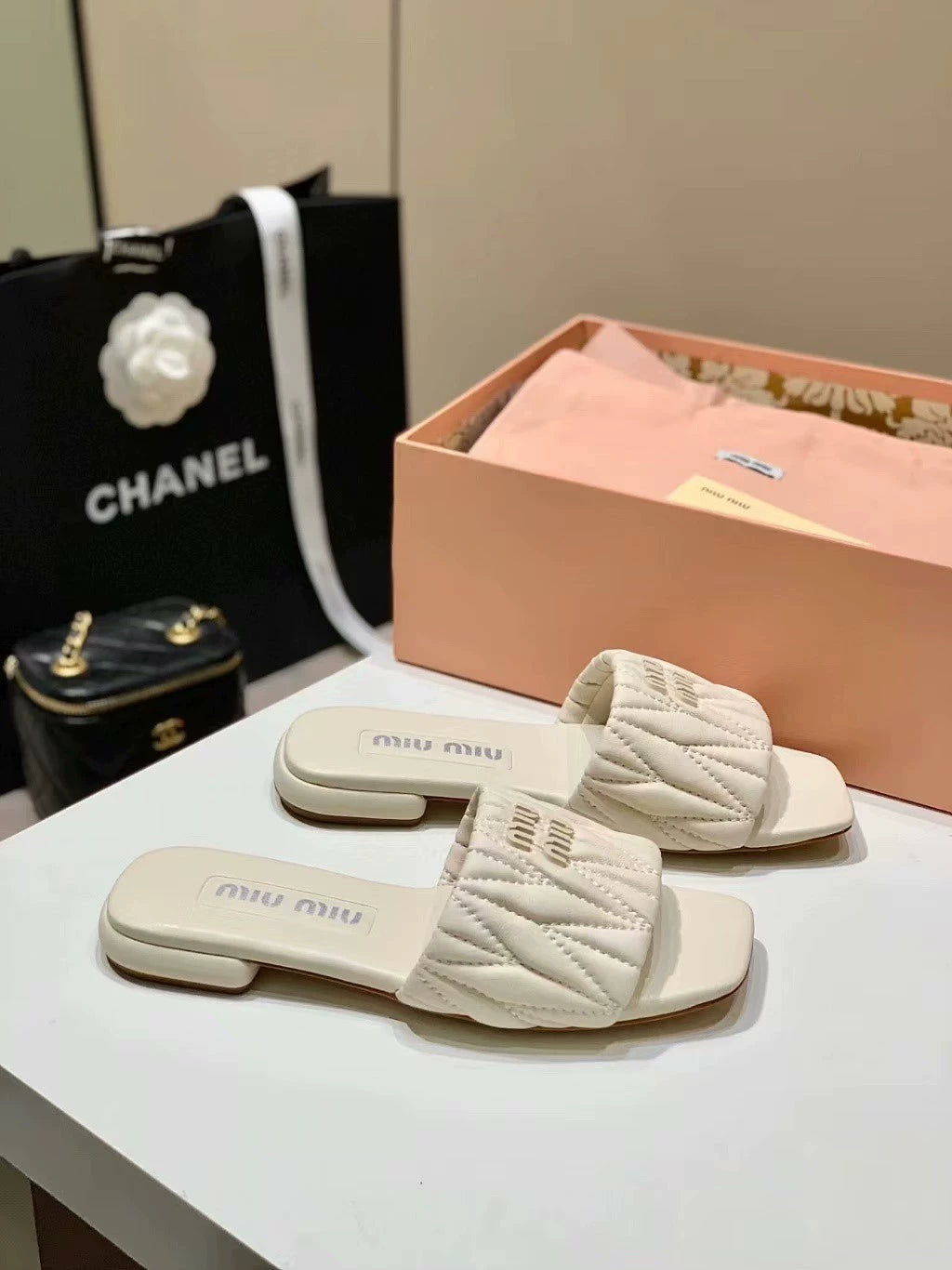 M 25 Spring and Summer New Soft Lambskin Wrinkled Sandals