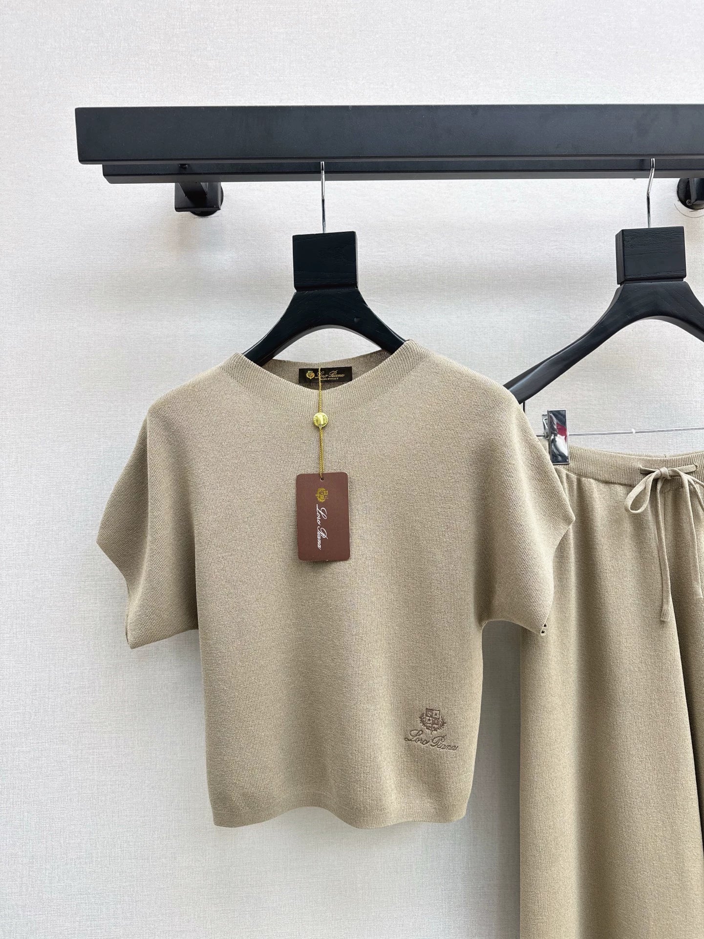 Lor 25 Frühling/Sommer Neuer High-End-Strickanzug im minimalistischen Stil 