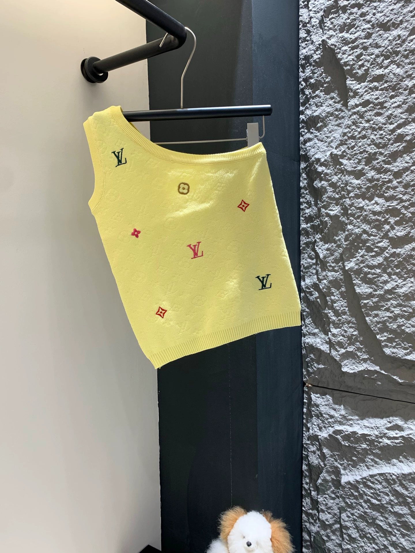 L 25 Knit Logo Sleeveless One-Shoulder Vest