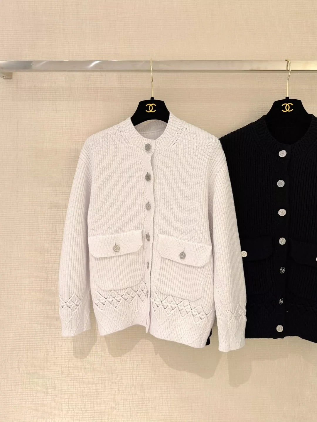 25 Early Autumn New Hollow Three-Dimensional Jacquard Double Pocket Round Neck Knitted Cardigan