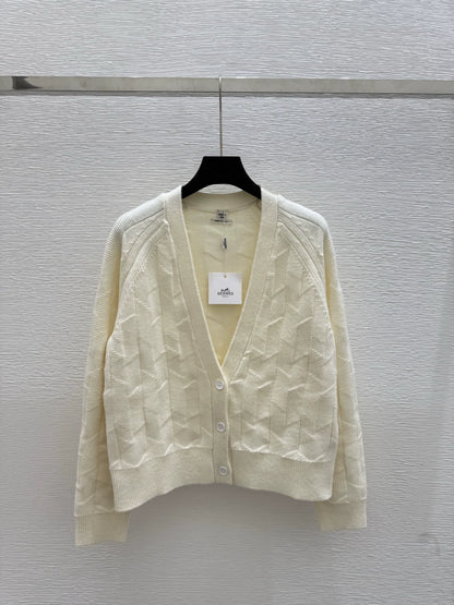 H 25 New Solid Color Simple V-Neck Knit Cardigan（Green Beige Red）
