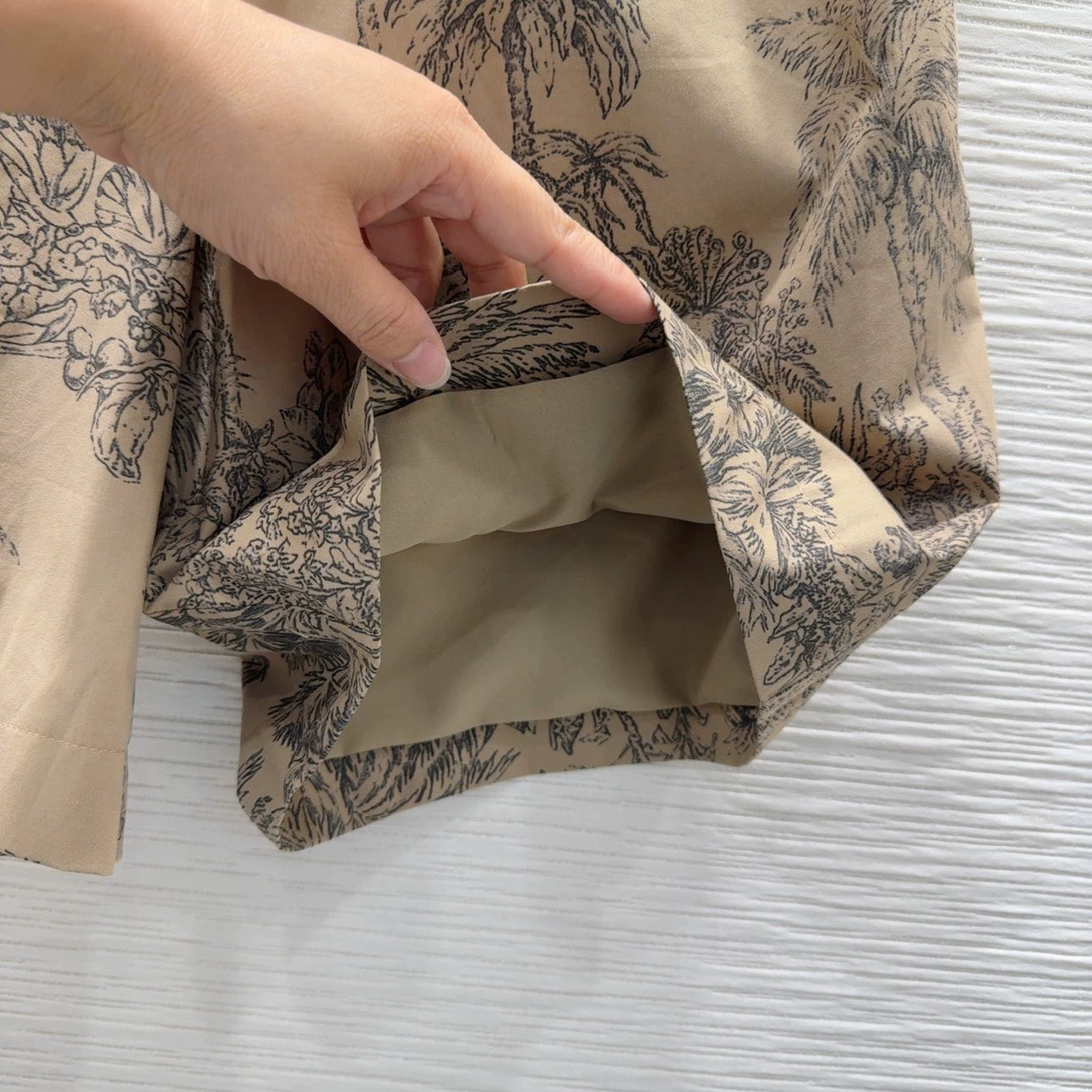 D 25 new brown printed belt shorts