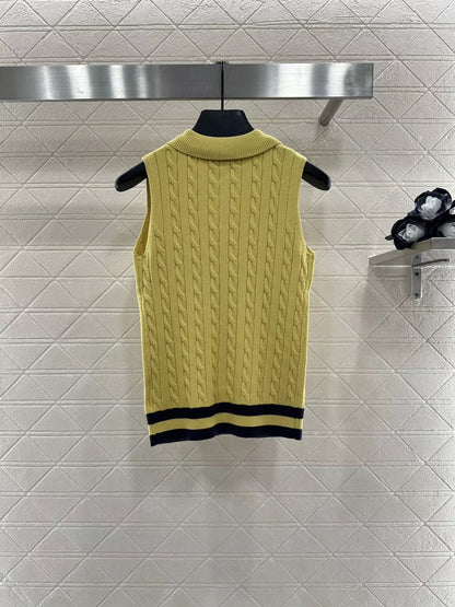 P 25 Cable-knit lapel vest