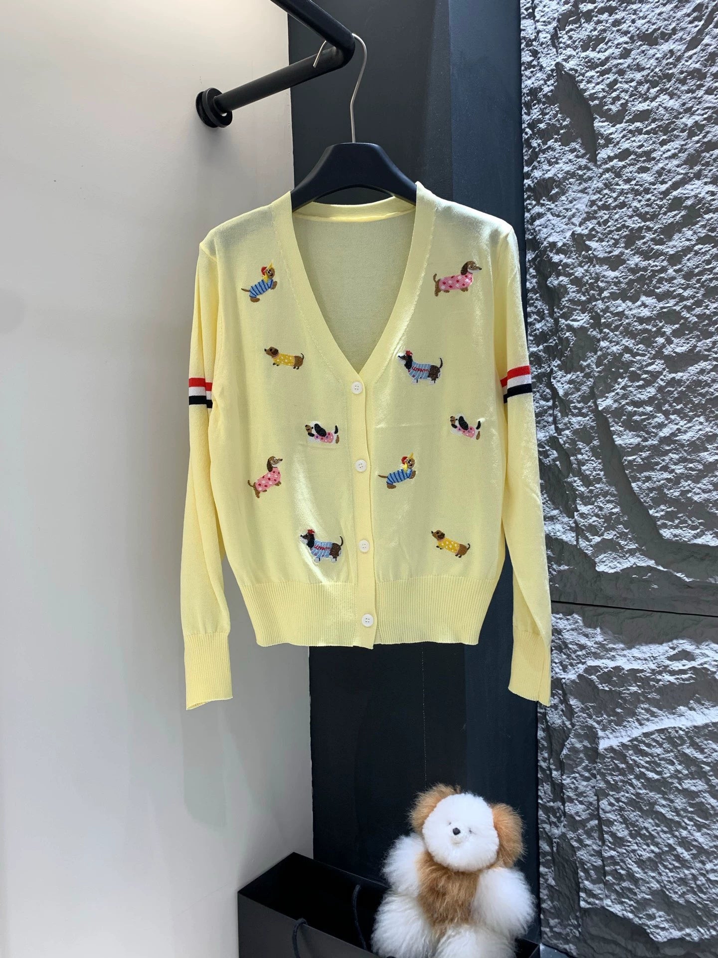TH 25 Puppy Classic College Style Embroidered Cardigan