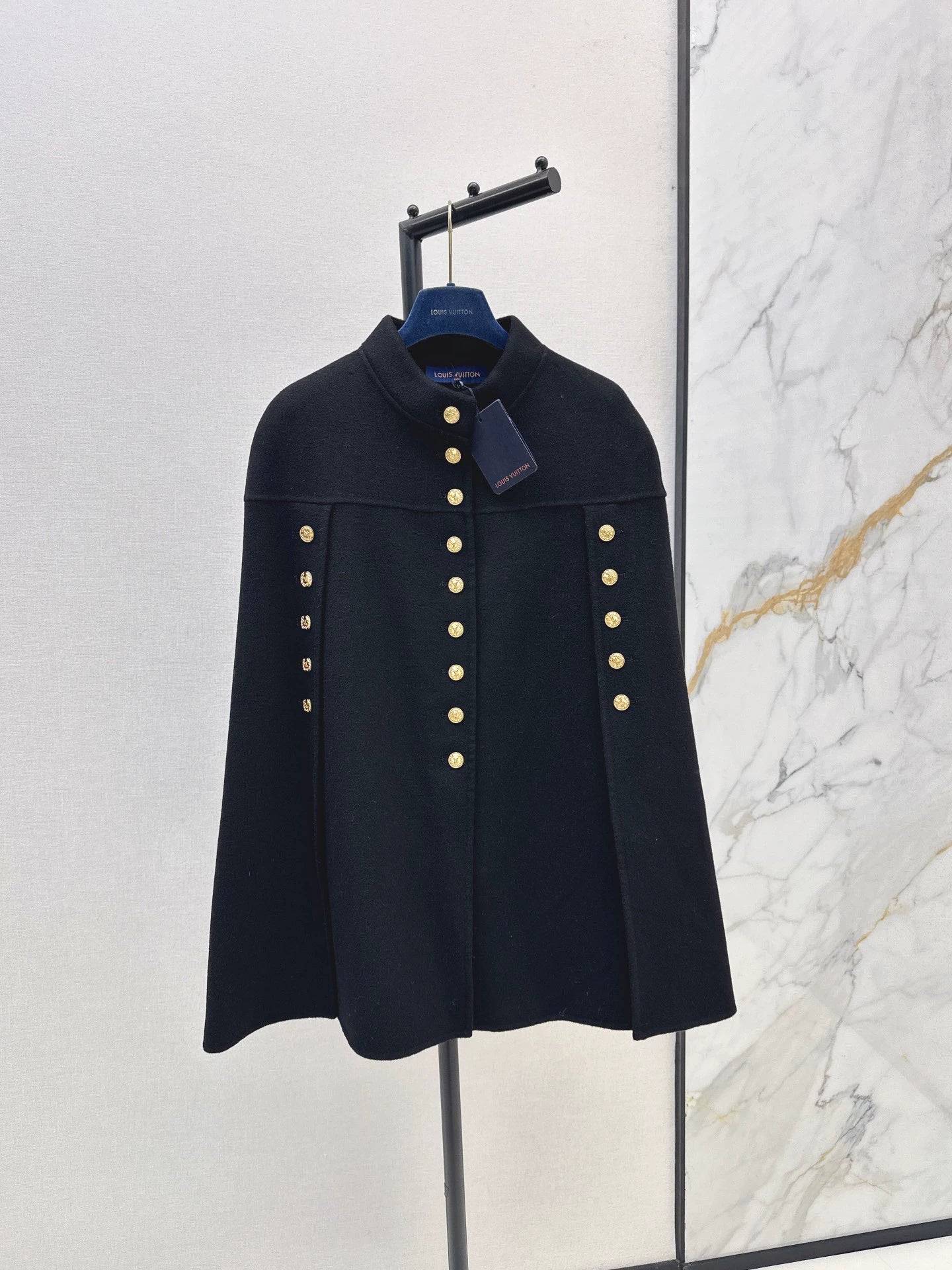 L 25 Cashmere cloak jacket