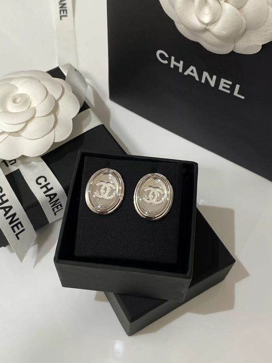 C 25 White Gold Oval Mirror Stud/Ear Clip