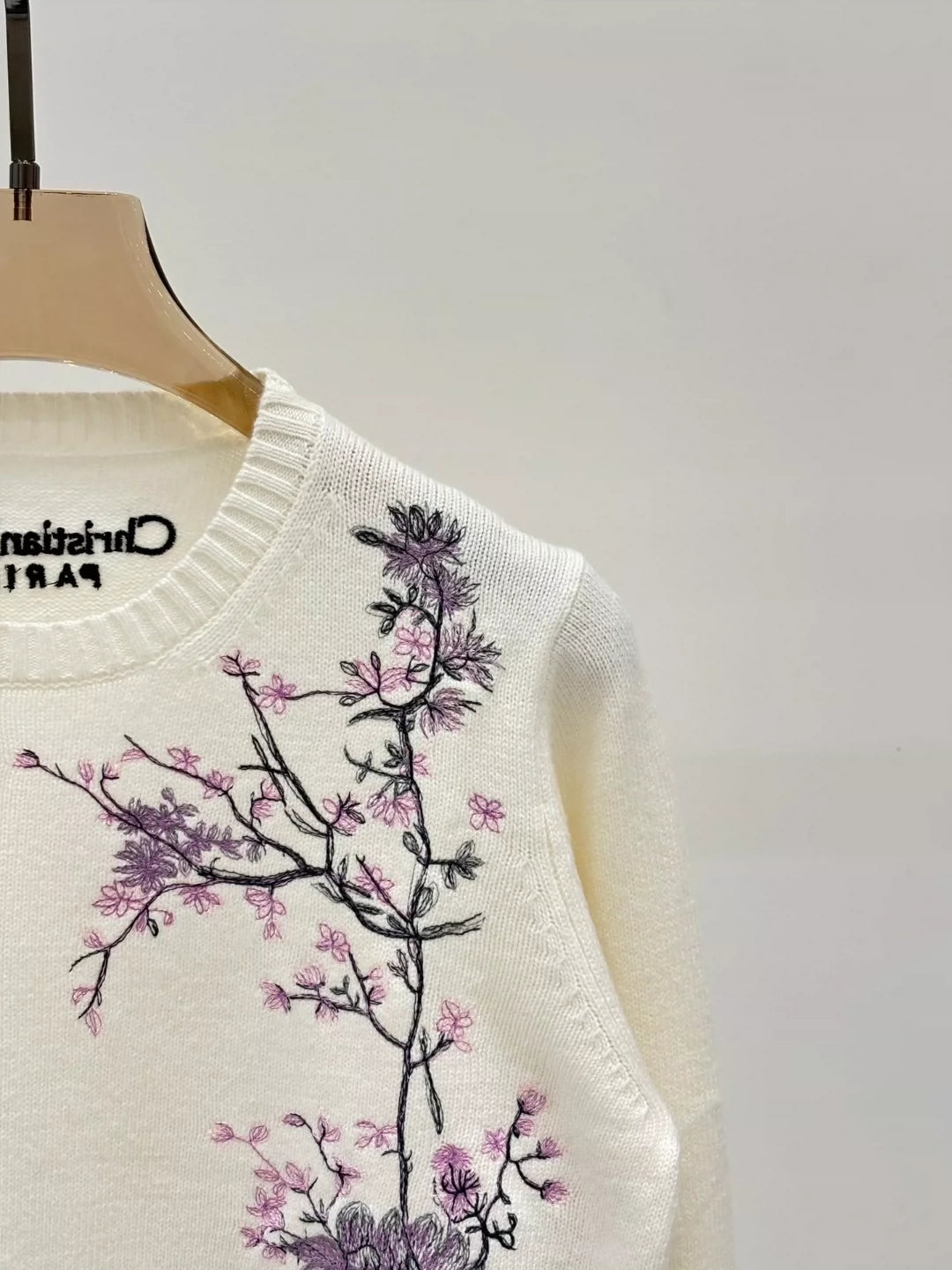 D 25 Early Autumn New Round Neck Peony Embroidery Knitted Top