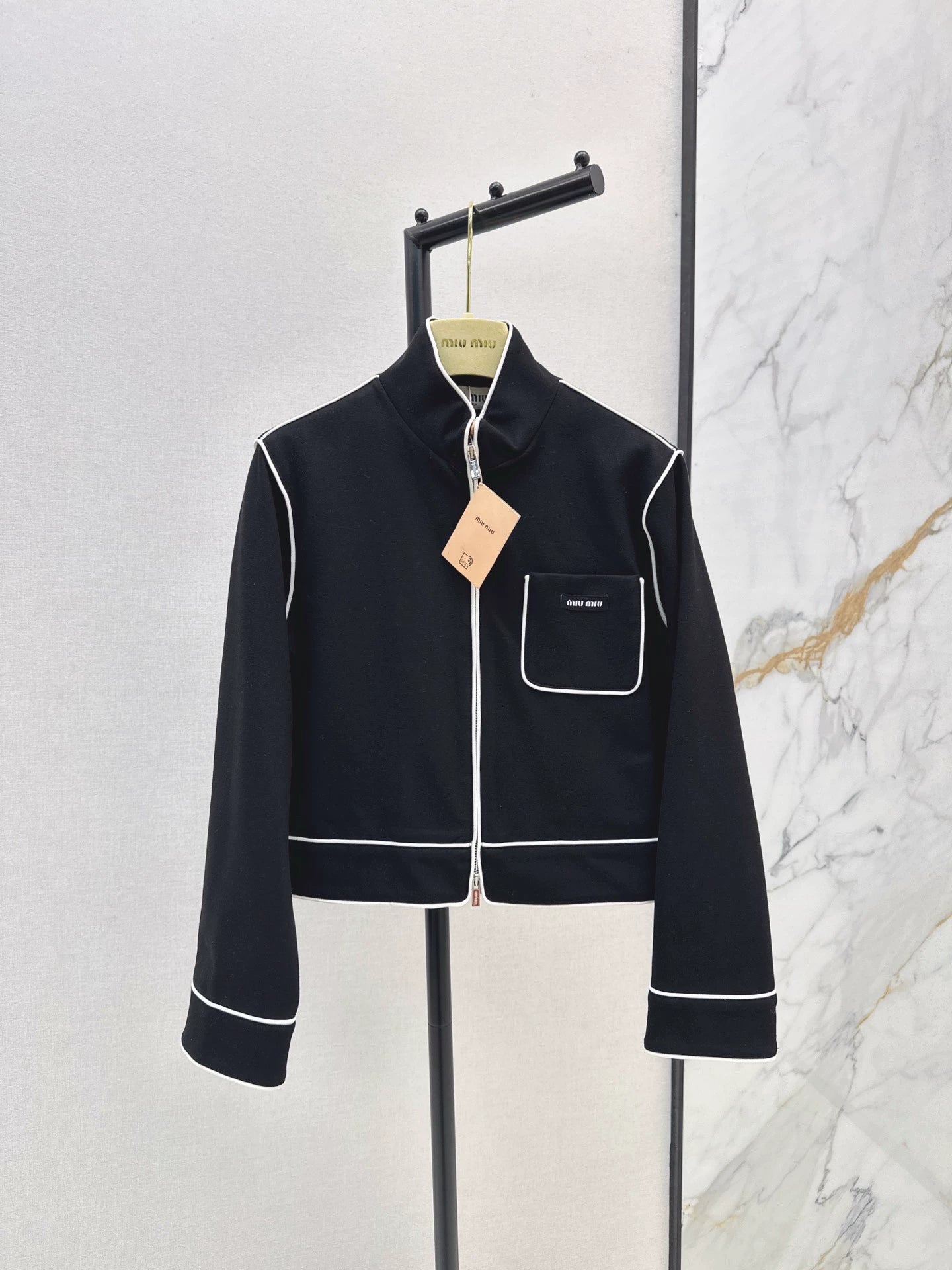 Mi 25 Air layer fabric jacket with trim design