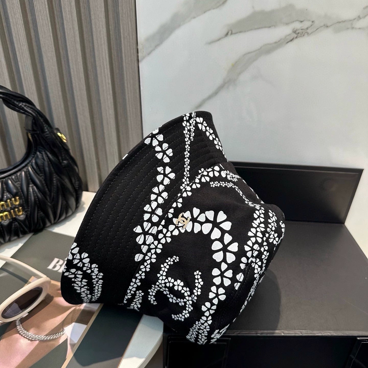 C 25 New Arrival Petal Print Bucket Hat