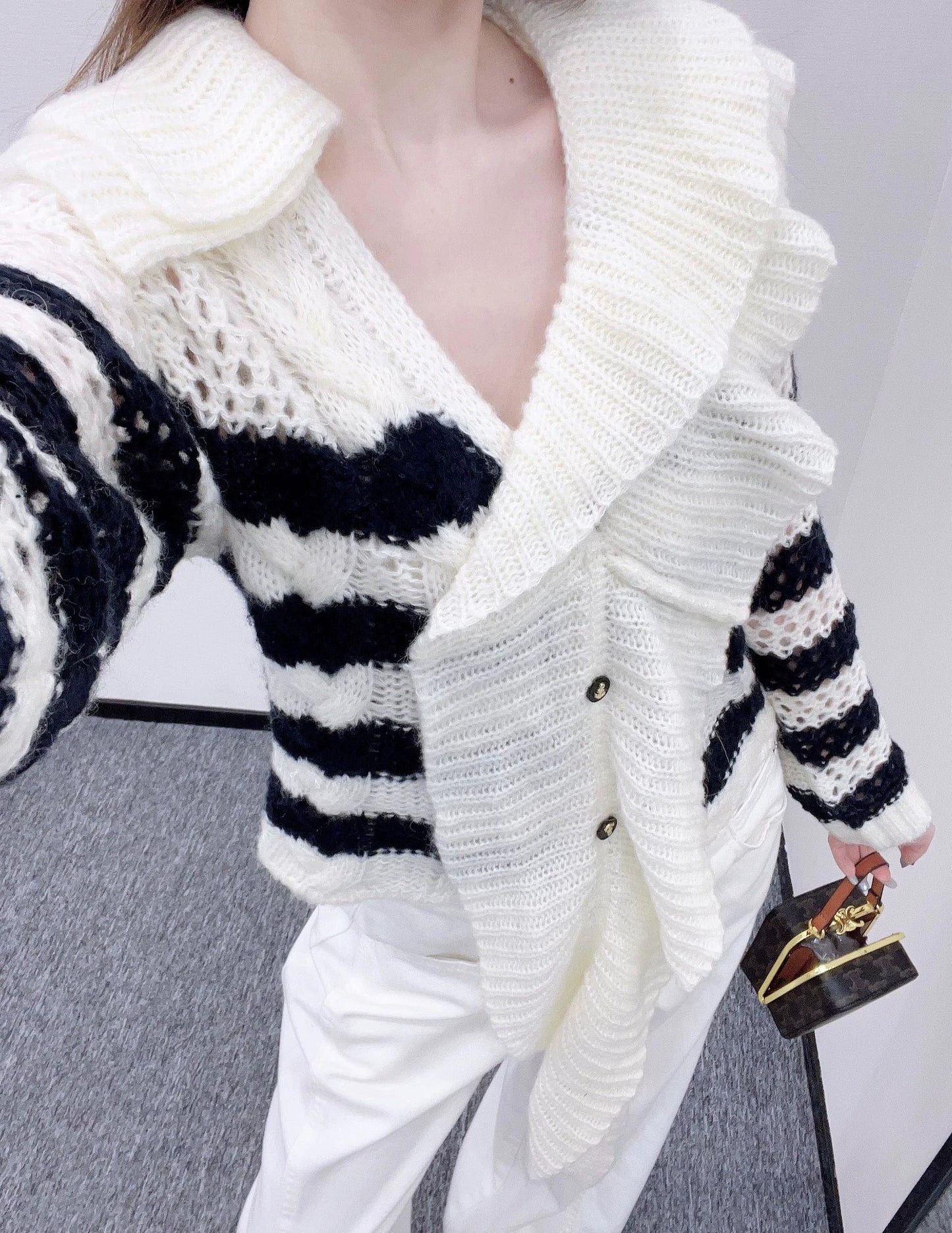D 25 Irregular lace collar knit top