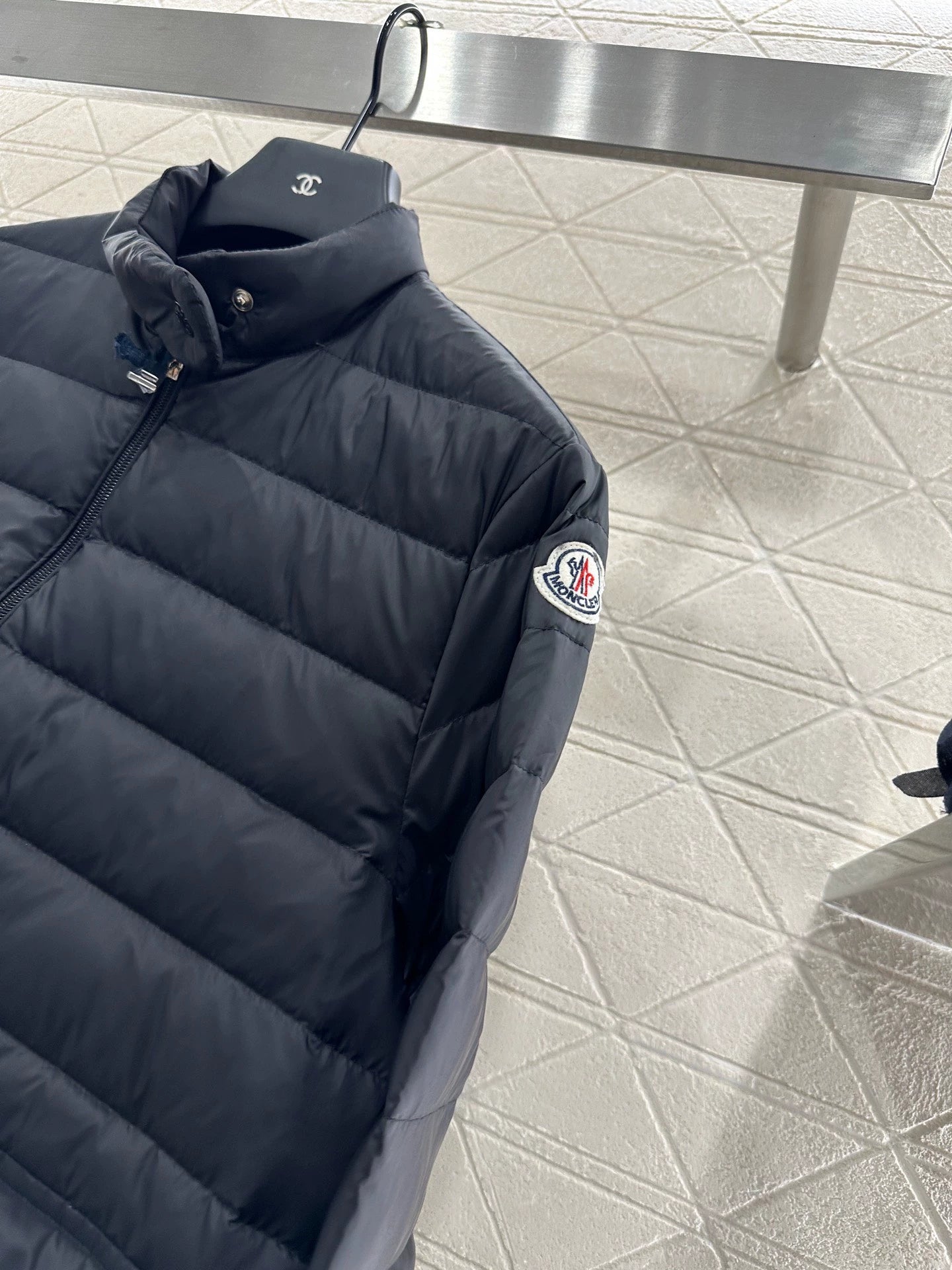 Mon 25 Stand-up collar, thin down jacket.