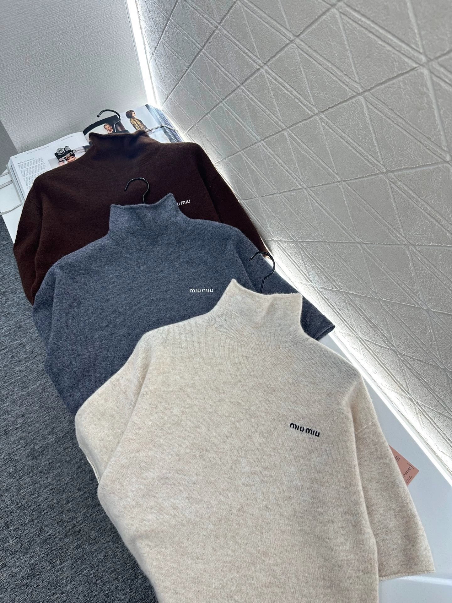 M 25 Mock-neck knit short-sleeved top