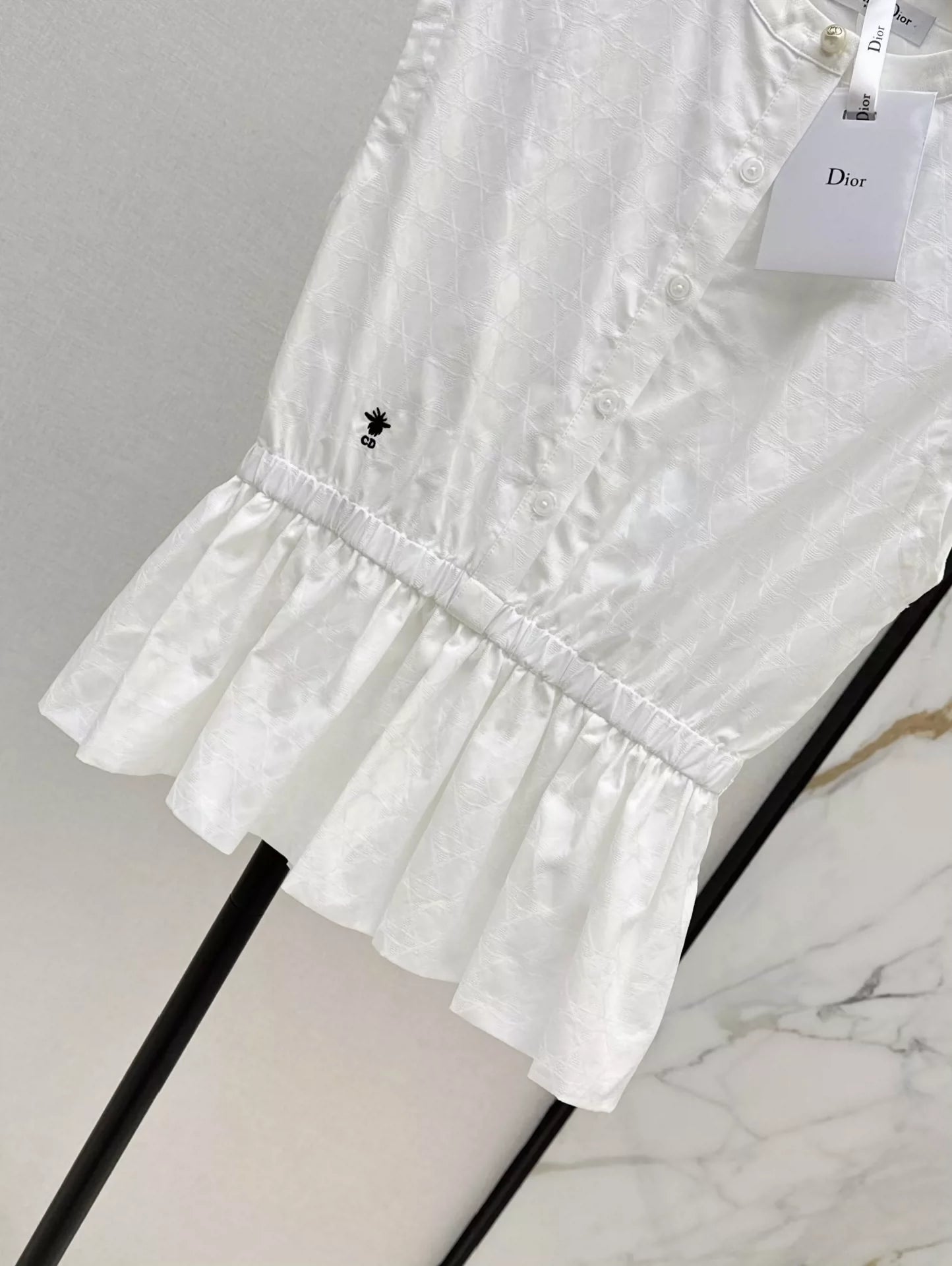 D 25 spring and summer new embroidery round neck sleeveless shirt